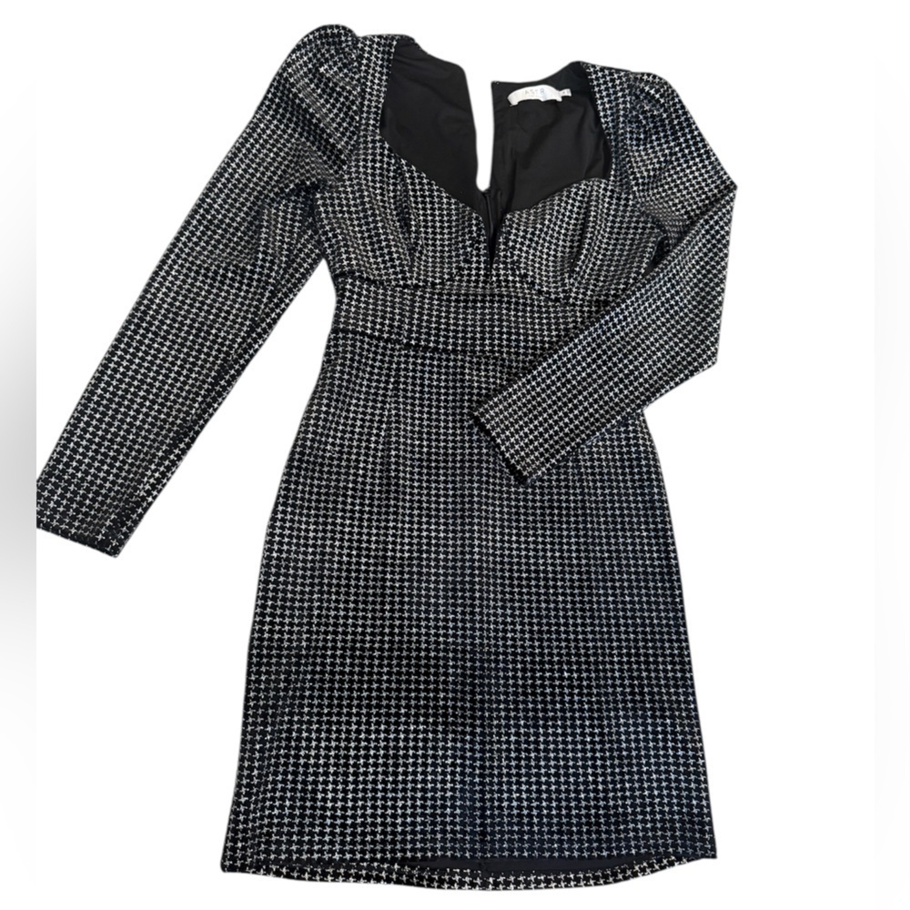 Astr (Revolve) M Monochrome Houndstooth M puff sleeve GUC  Long Sleeve Dress